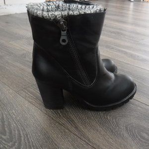 SALE!! 8.5 Steve Madden Frigid sweater sock boots. EUC